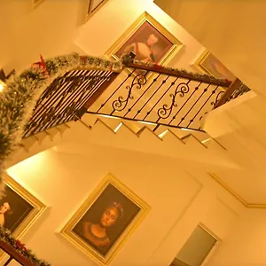 **** Отель New Queen's Palace Шри-Ланка